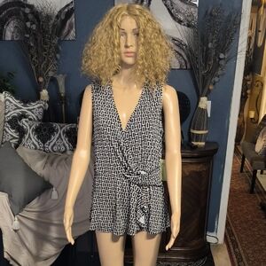 Black and White Geometric Print Sleeveless Top